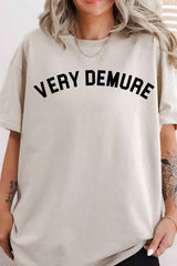 VERY DEMURE OVERSIZED GRAPHIC TEE